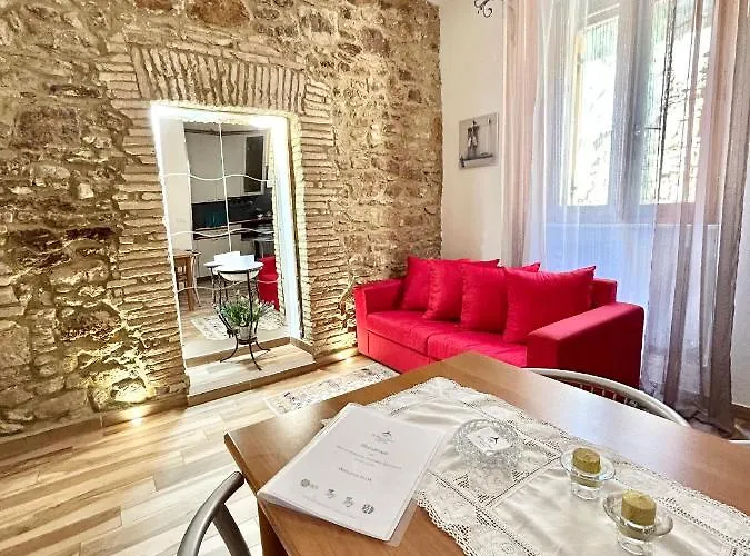 La Dimora Di Tommaso - Dimora Storica Bike Friendly Bed and Breakfast 4*